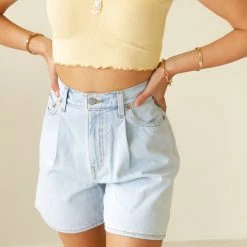 Featured Pleated Ribcage Denim Shorts By Levi's